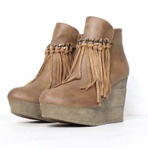 Sbicca Zep zip up Fringe booties!!